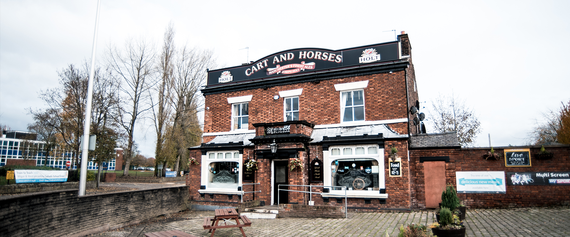 cart and horses pub in astley