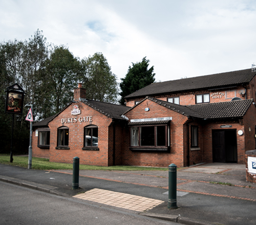 dukes gate pub in little hulton