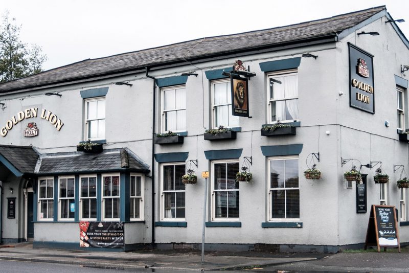 golden lion swinton food pub