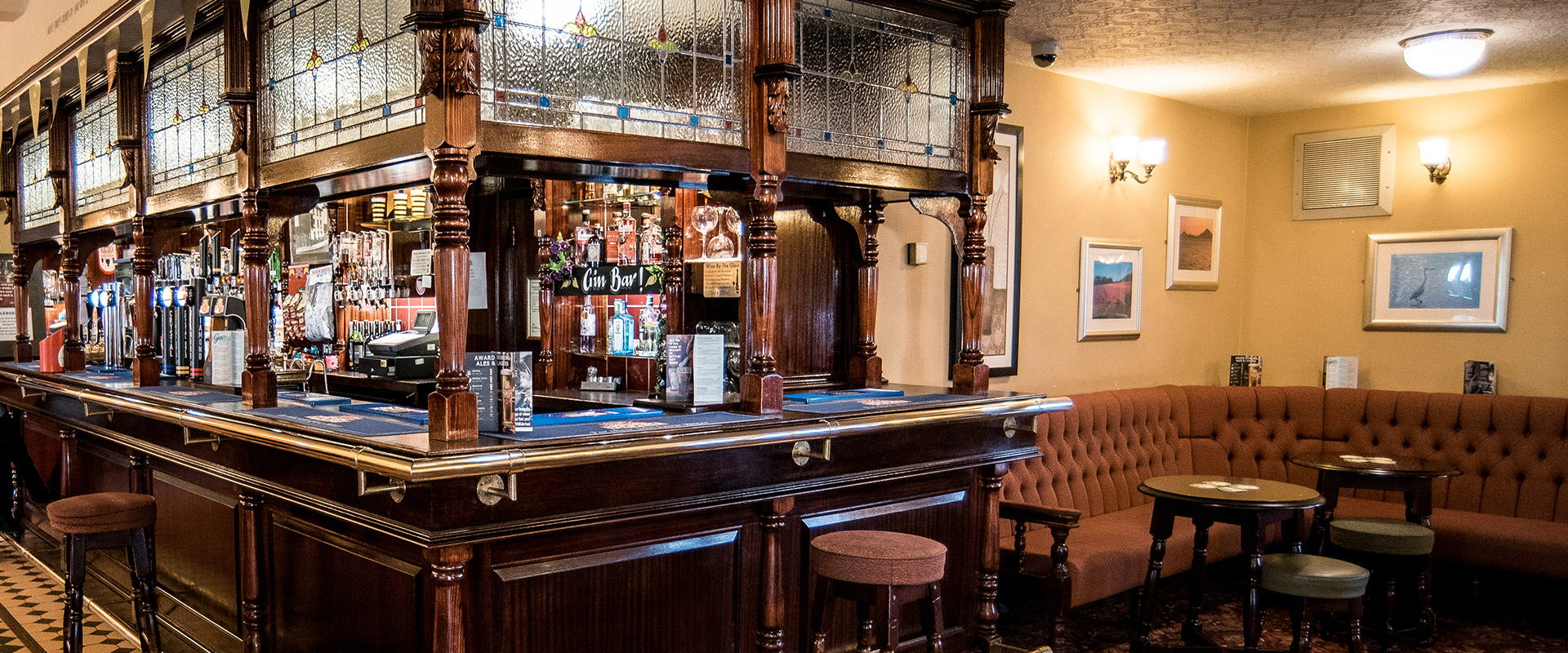 hare and hounds bar area radcliffe