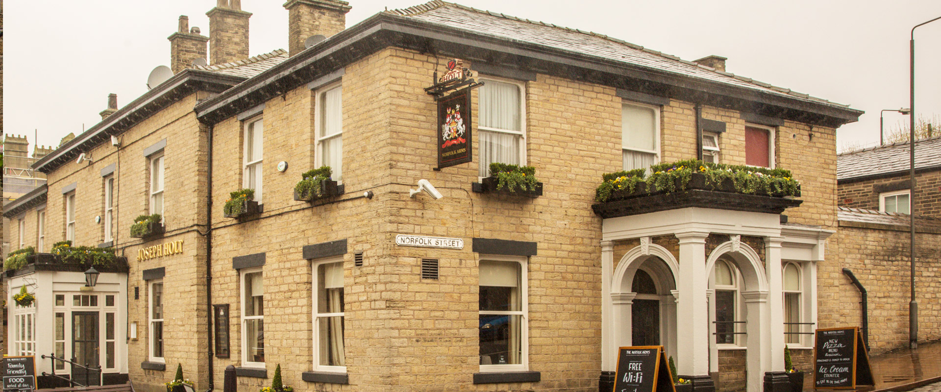 norfolk arms pub glossop joseph holt outside building