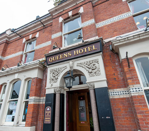 queens hotel pub in macclesfield