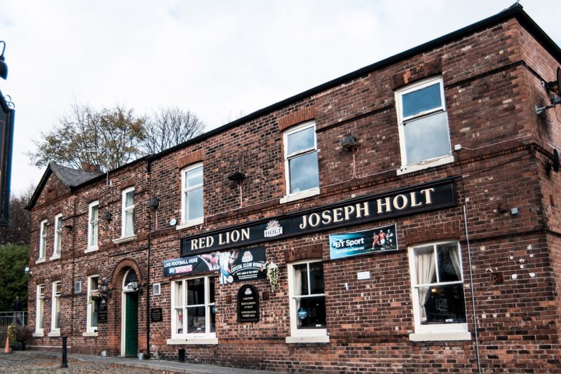 red lion pub prestwich large beer garden with seating