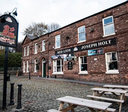 red lion pub prestwich large beer garden with seating