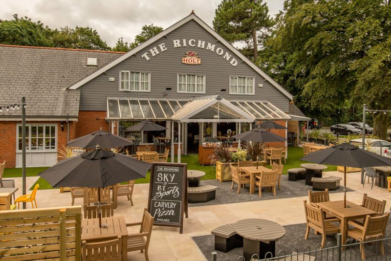 the richmond food pub in southport outsisde and front beer garden