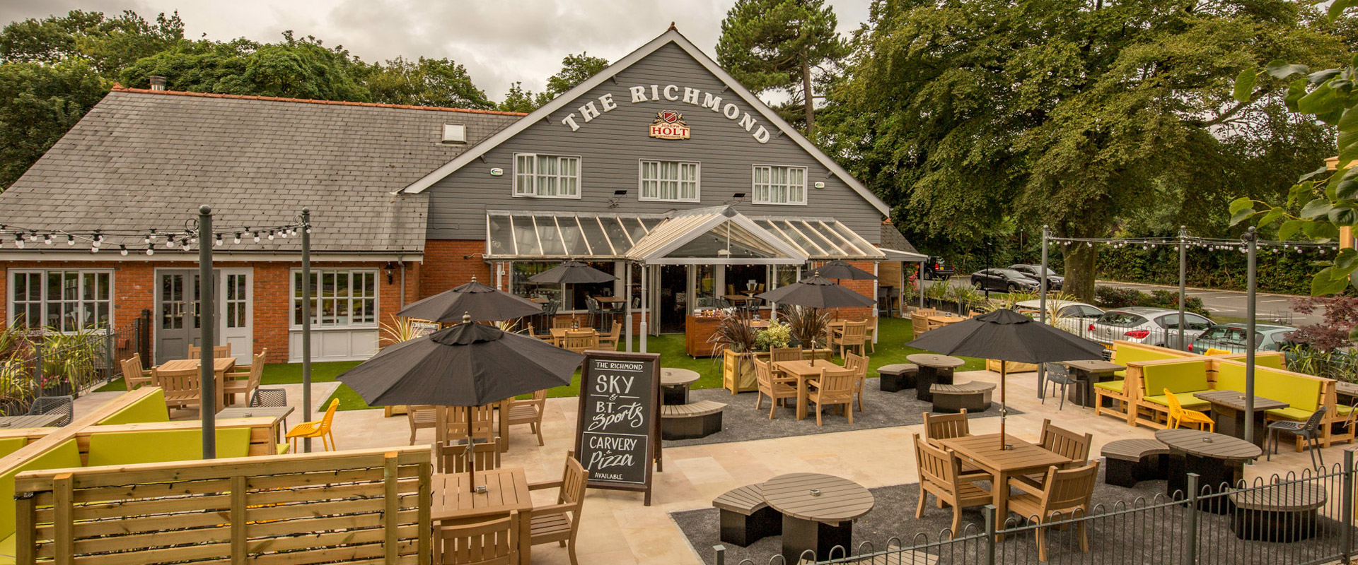 the richmond food pub in southport outsisde and front beer garden