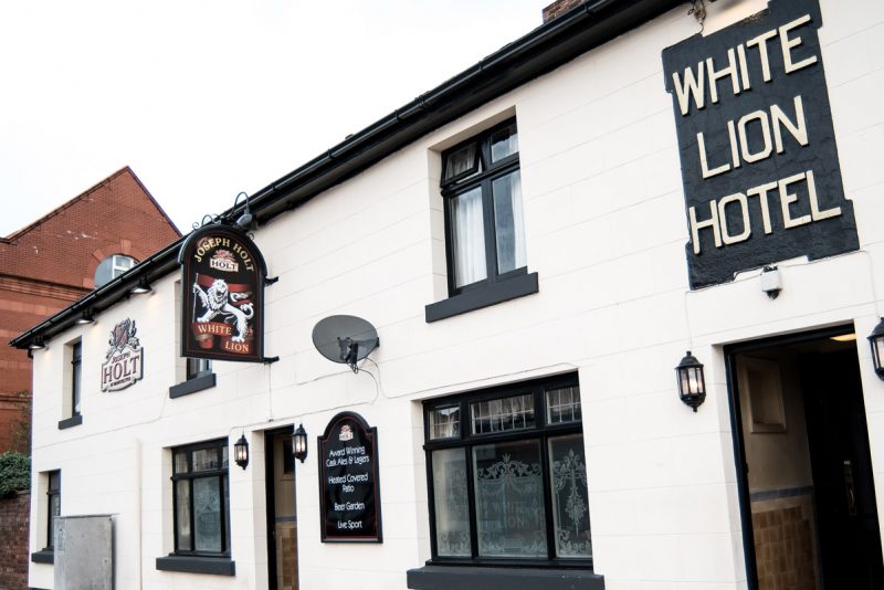 white lion pub in westhoughton