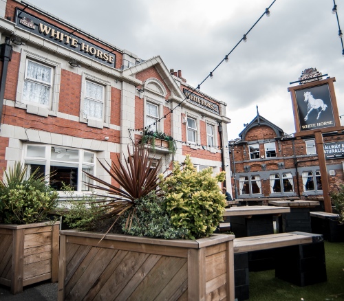 white horse pub prestwich beer garden