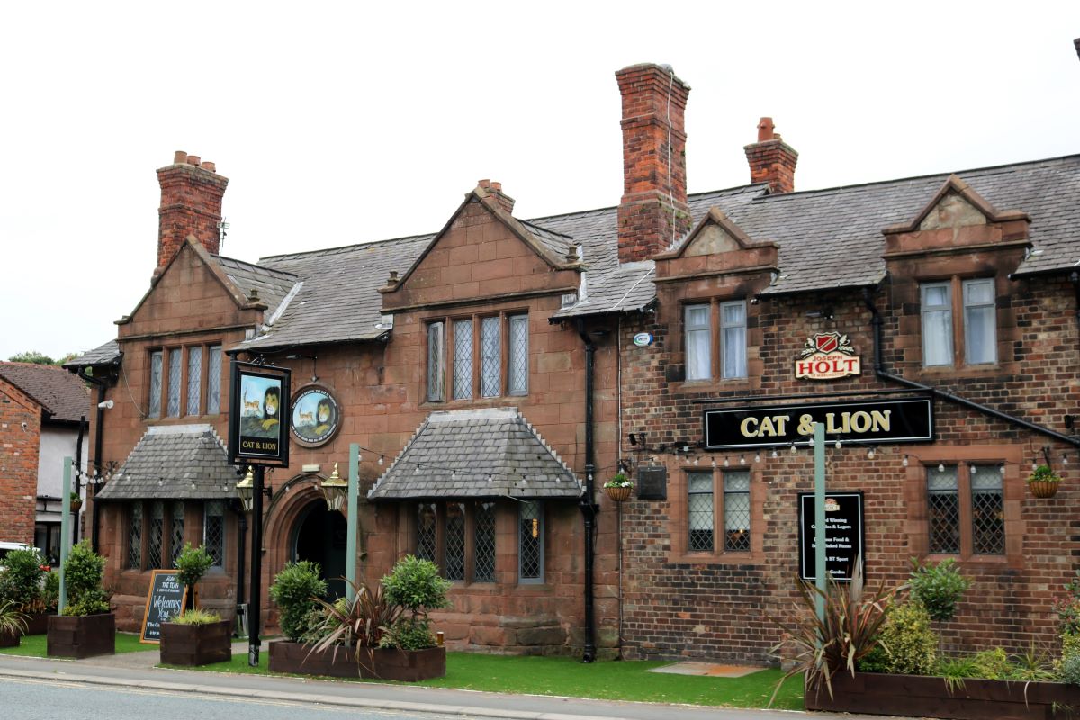 Cat and lion pub in stretton warrington