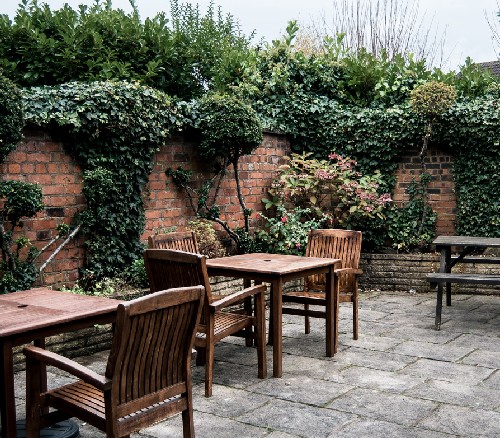 edington arms beer garden hindley